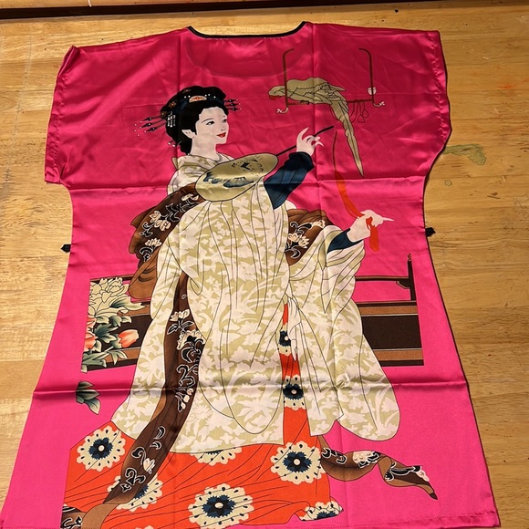 Beautiful never worn Pajama top bought in Japan. Made of silk very pretty. . - Picture 6 of 7